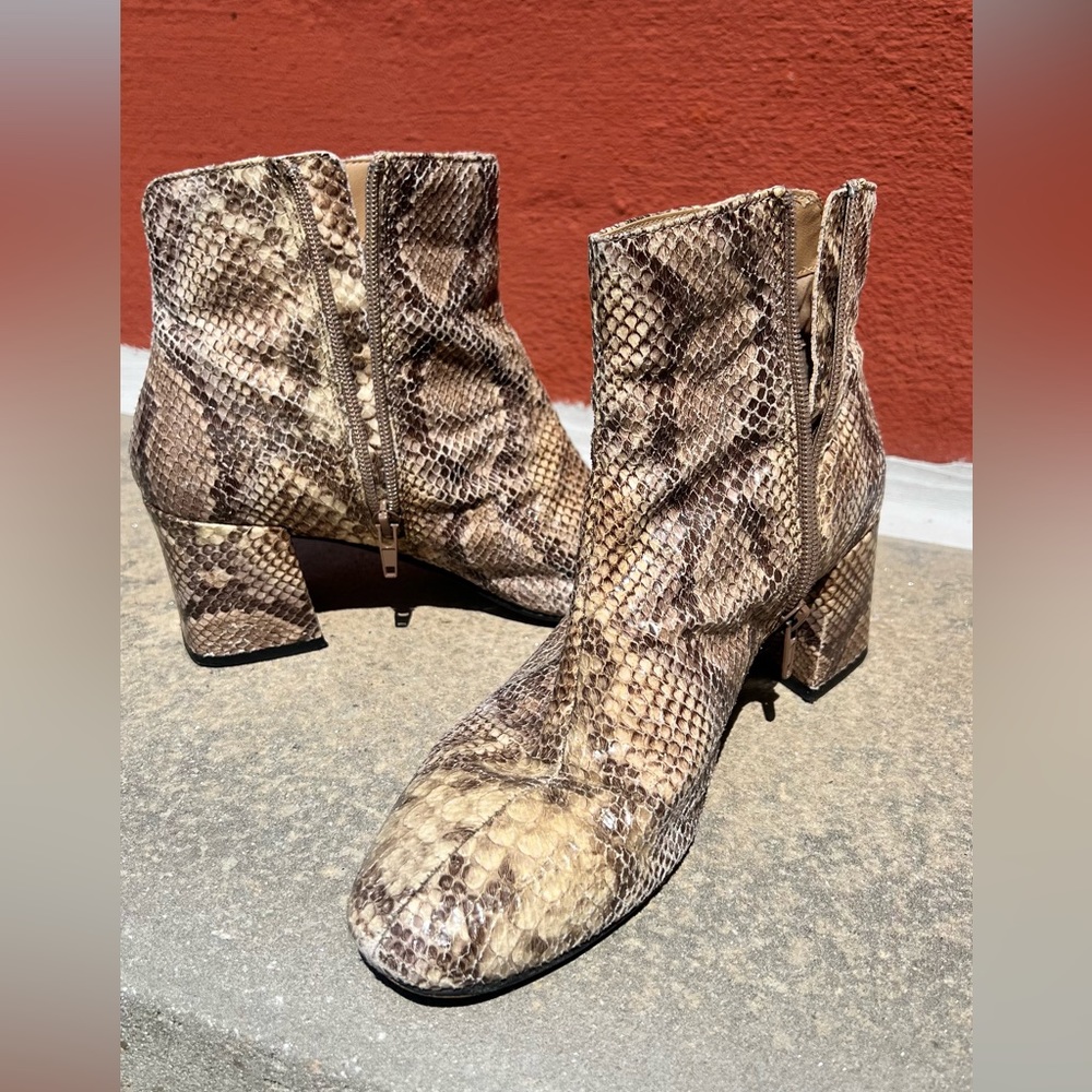 Chinese Laundry faux snakeskin cowboy style boots size 8 women’s booties